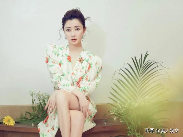 来自重庆的20位美女明星，个个肤白貌美，热辣滚烫，你最喜欢谁？-5.jpg