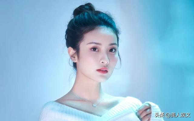 来自重庆的20位美女明星，个个肤白貌美，热辣滚烫，你最喜欢谁？-14.jpg