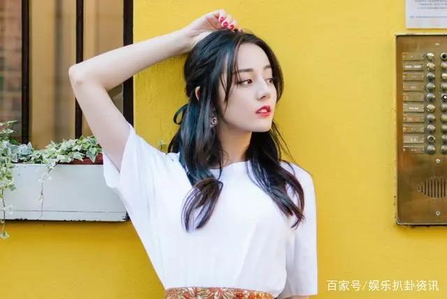 娱乐圈7位“干净” 的女明星，热巴，杨蓉上榜，她则是卓伟也无奈-6.jpg