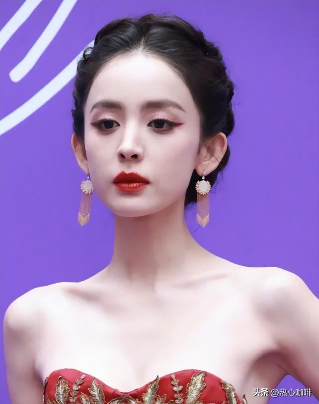 GQ红毯：娜扎、田曦薇造型翻车，李沁满脸疲惫，男明星生图引争议-2.jpg