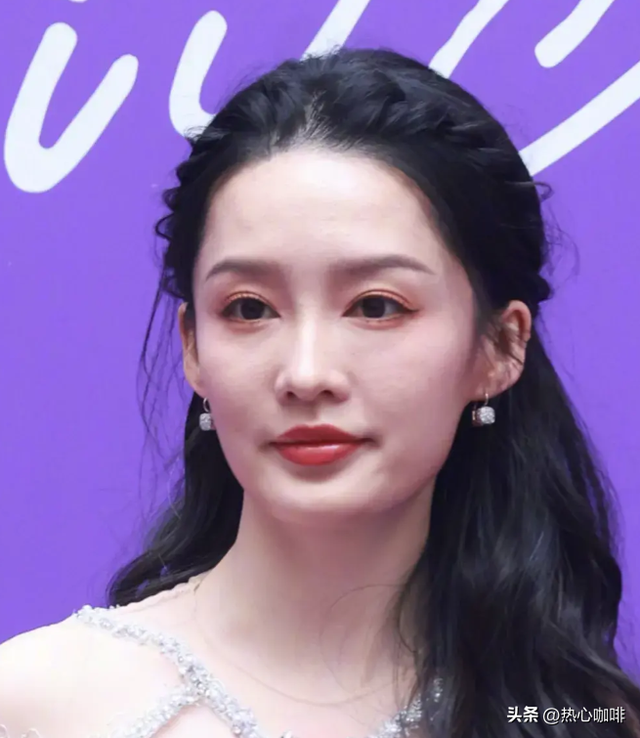 GQ红毯：娜扎、田曦薇造型翻车，李沁满脸疲惫，男明星生图引争议-8.jpg