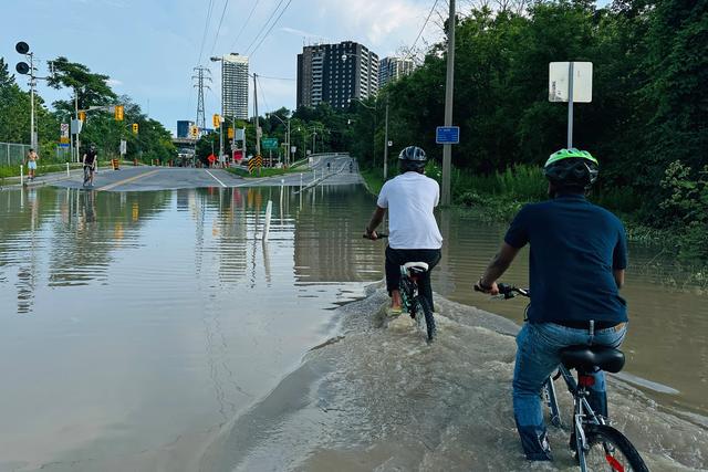 （外代一线）加拿大多伦多遭遇强降雨-3.jpg