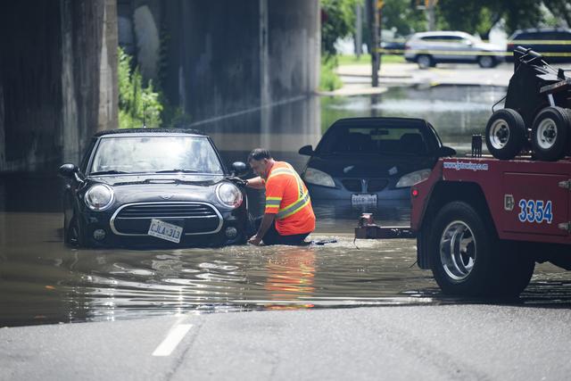 （外代一线）加拿大多伦多遭遇强降雨-12.jpg