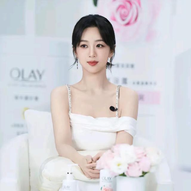 当今内娱最红的10位女明星排行榜：谁是真·流量女王？-4.jpg