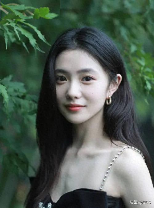 娱乐圈12位00后美女明星，每一位都是清纯女神，你最喜欢谁-2.jpg