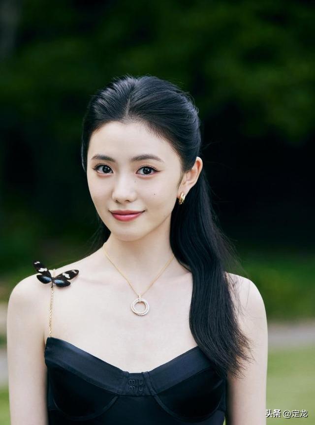 娱乐圈12位00后美女明星，每一位都是清纯女神，你最喜欢谁-3.jpg