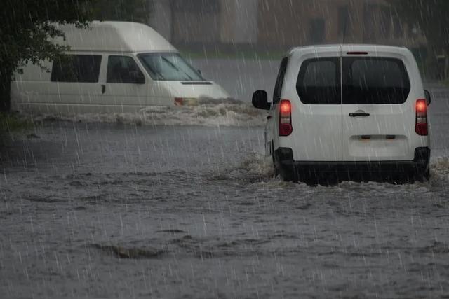 大气河流又来了！明天开始温哥华100mm暴雨，枫叶“瑟瑟发抖”-11.jpg