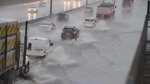 几小时大雨就让温哥华犹如灾难现场，网友怒斥：娇滴滴的城市……-1.jpg