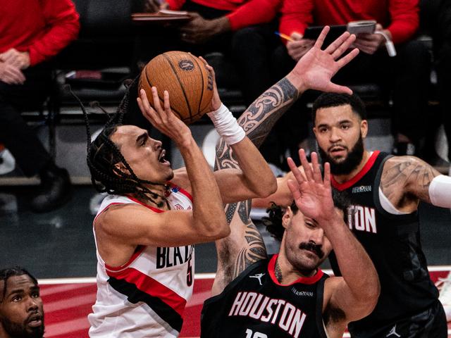 （体育）篮球——NBA杯赛：火箭胜开拓者-6.jpg