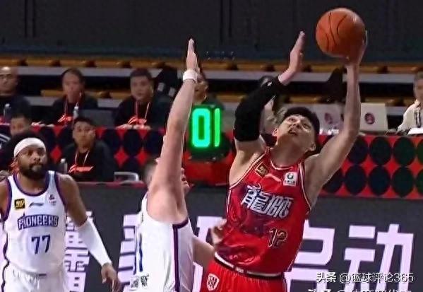 CBA排名榜太疯狂:新疆成错位榜首，北控第10却应第6，广州平深圳-1.jpg